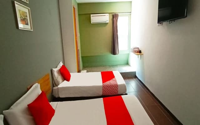 Golden Lounge by OYO Rooms - photo 5