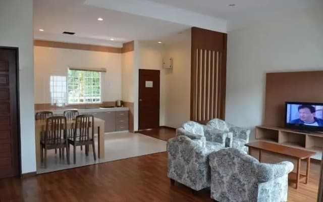 Iris House Resort - photo 4