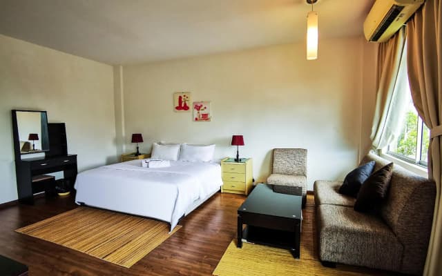 Natol Homestay - Kuching Home Penthouse Airport Road - photo 2