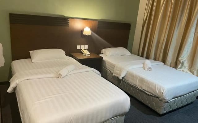 Queen Hotel - photo 3