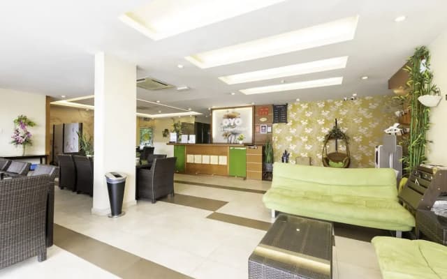 OYO 510 Sri Indar Hotel - photo 2