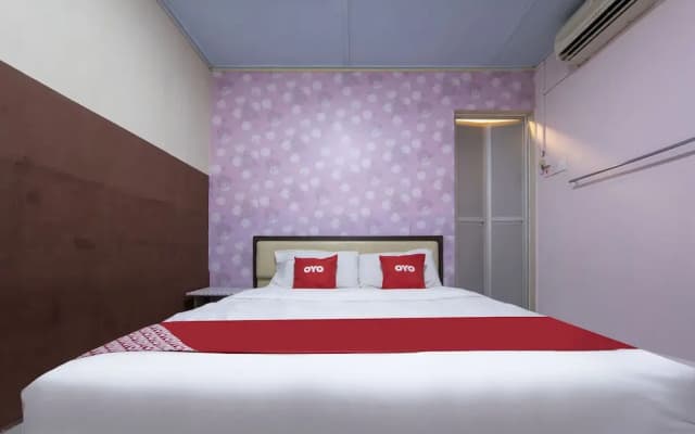 Spot On 90305 Hen Hen Hotel - photo 4