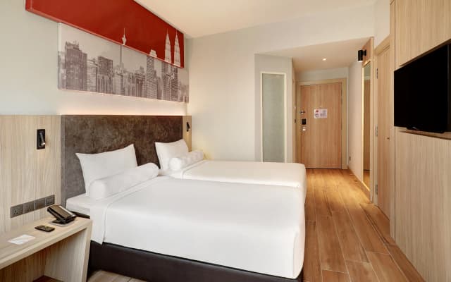 Ibis Kuala Lumpur City Centre Hotel - photo 3