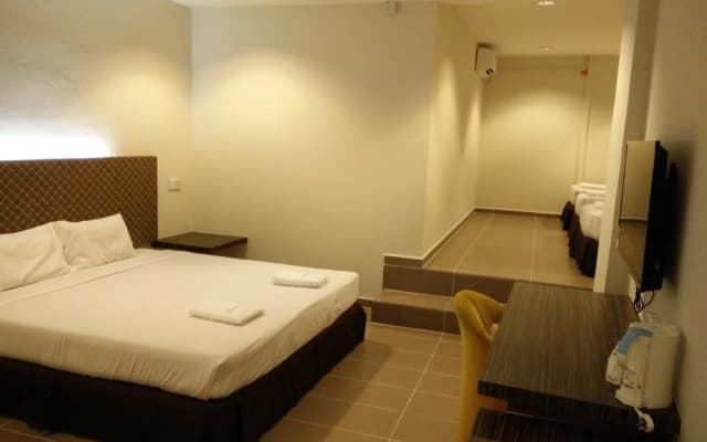 Station Gold Budget Hotel - photo 4