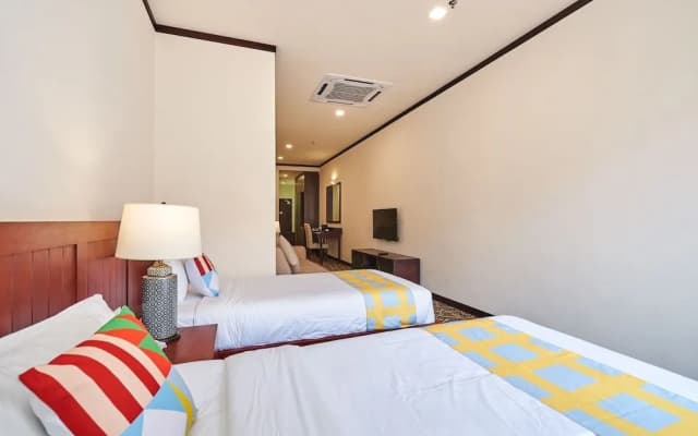 OYO Home 89377 The Platinum Suites - photo 3
