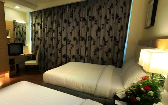 Crown Garden Hotel - photo 3