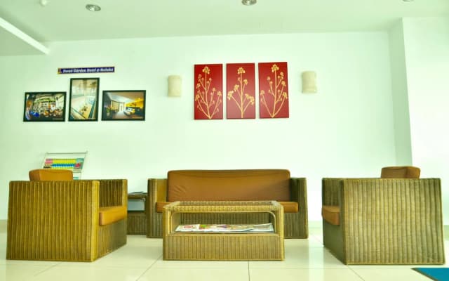 Swan Garden Hotel - photo 2