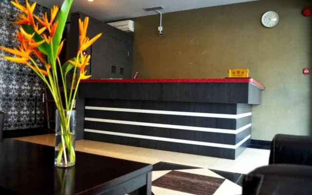 Hotel Lintas Plaza - photo 2