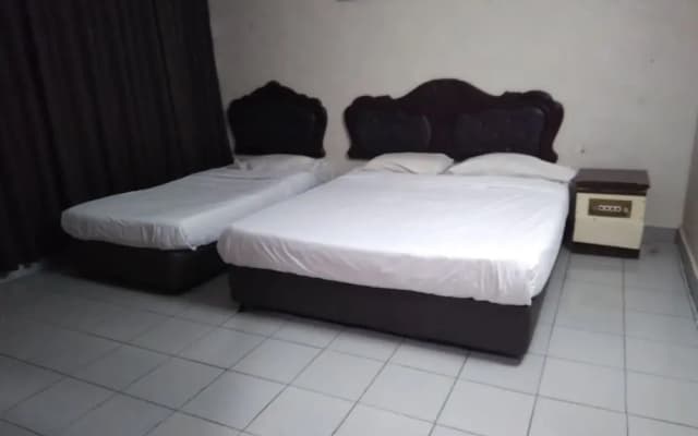 OYO 90376 Centre Point Hotel - photo 3