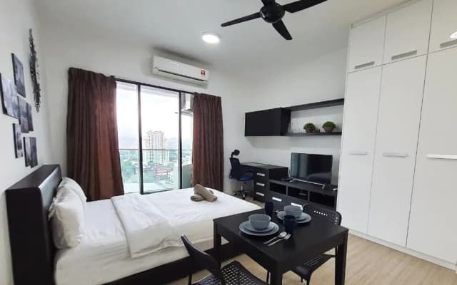 PJ The Grand by SkyLimit Suites - photo 4