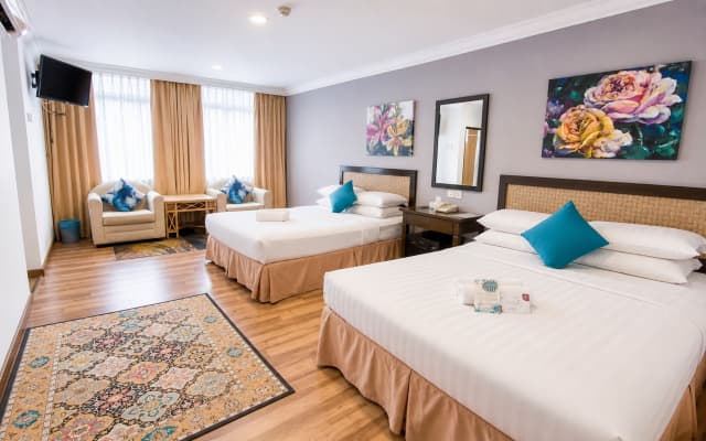 Royal Queenspark Hotel - photo 3