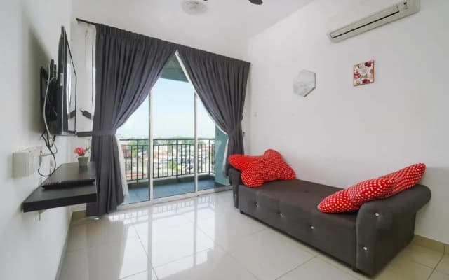 Lovely 2Br Majestic Condo 6 Pax Pool View - photo 4