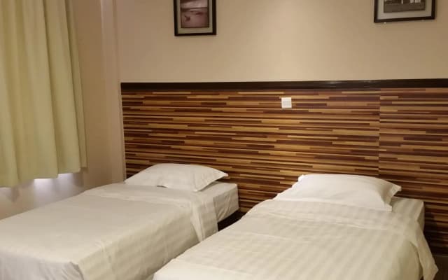 Sri Iskandar Hotel - photo 4