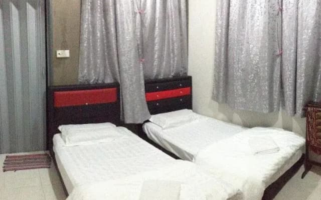 Anggun Beach Guest House Dungun - photo 2