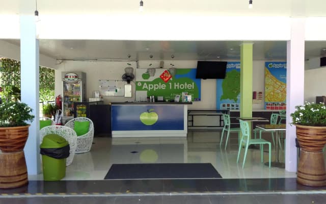 Apple 1 Hotel Gurney - photo 2