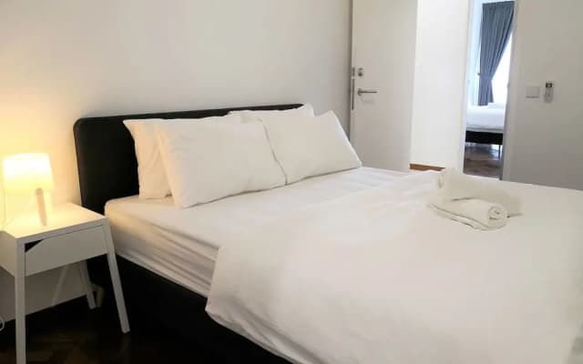 3BR Seaview Suite Gurney Drive - photo 4