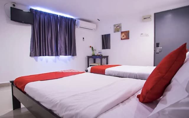SUPER OYO Swing & Pillows Kajang Hotel Near Stadium Kajang Station - photo 4