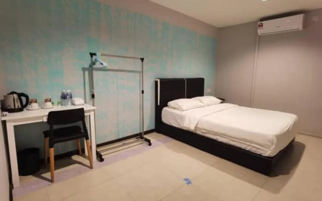 OYO HOME 90667 Chen Room Bs - photo 3