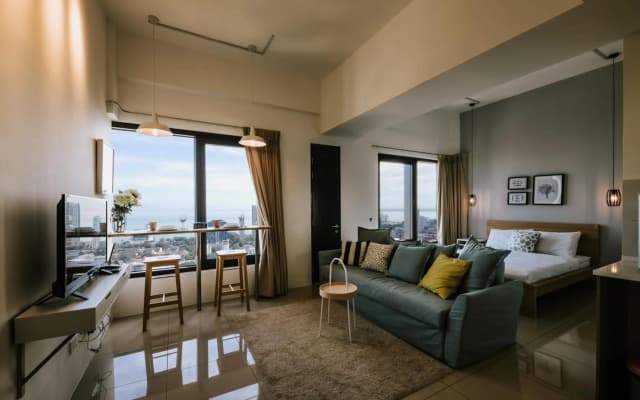 MUJI Studio 2 - Seaview at 218 Tropicana Near Komtar Food Heaven Heritage with Netflix & TV Box - photo 4