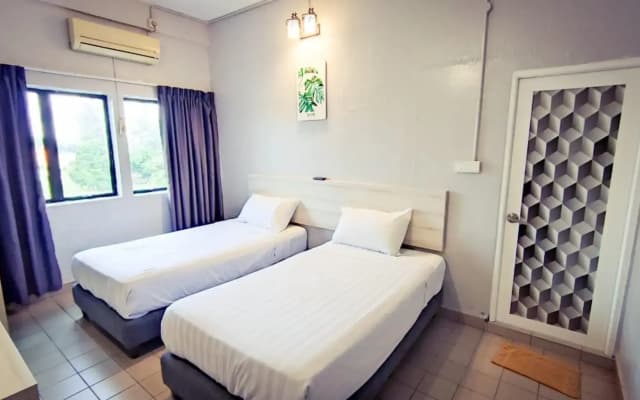 Lotus Inn Hotel - photo 2