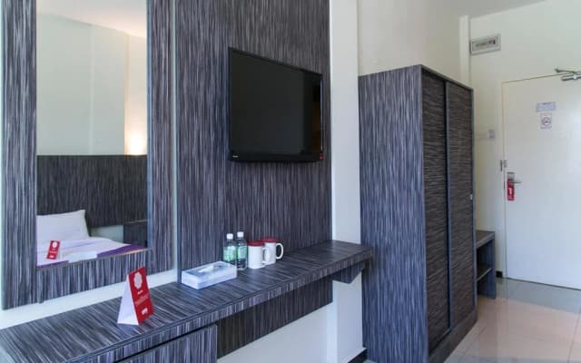 OYO Premium Jalan Pantai Tengah - photo 2