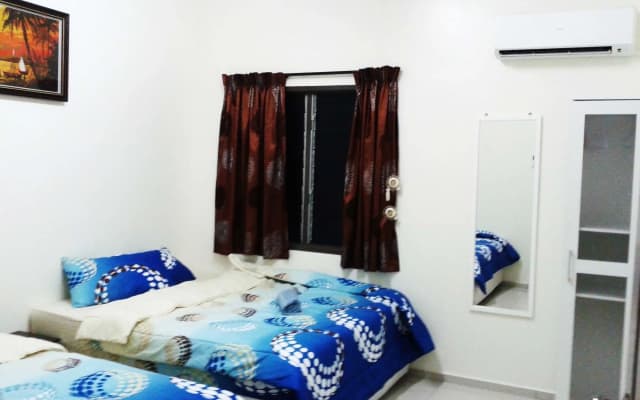 EFM Guest House - photo 2