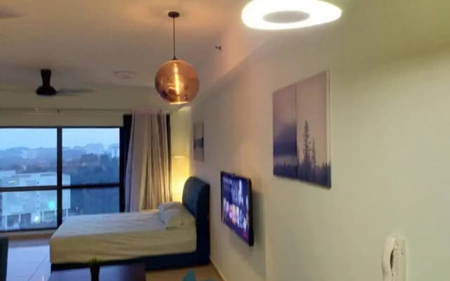 HB1614 ,Cyberjaya, Lake view, WiFi, Netflix, Free Parking, Gym, Swimming Pool, Basket Ball Court, Family play area - photo 5