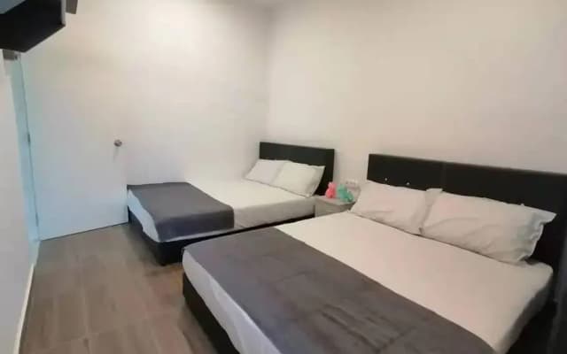 Cameron top31 golden hills night market homestay - photo 5