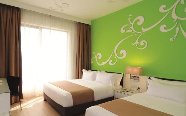 Kings Green Hotel - photo 3