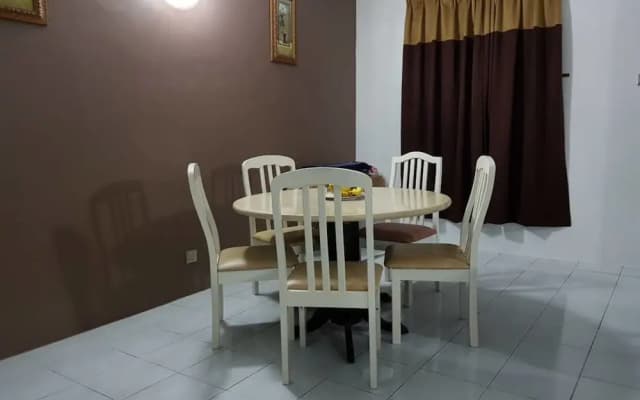 Anjung Apartment 3BR 8 - photo 3