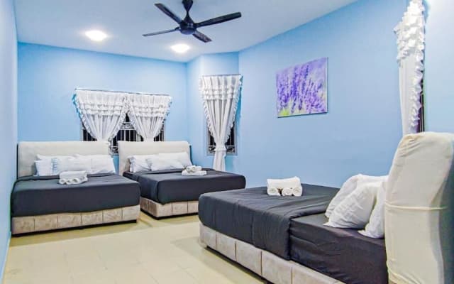 Modern Home at Kajang by HCK - photo 2