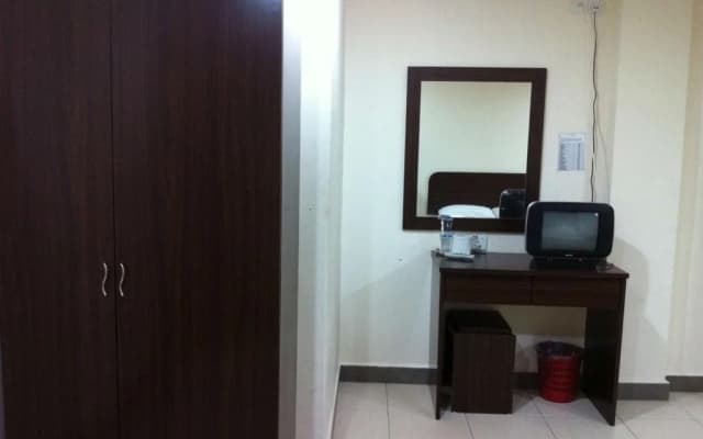 Hotel Putra Iskandar - photo 3