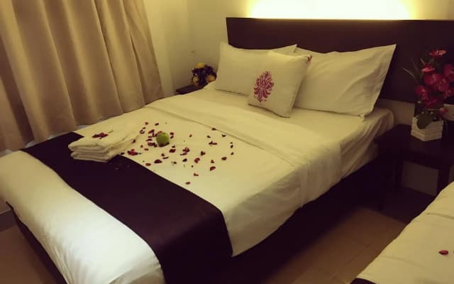 Apple 1 Hotel Queensbay - photo 3