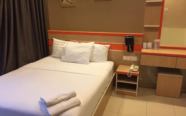 Orange Inn Hotel - photo 4