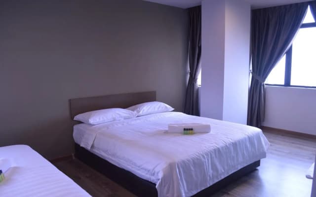 Your Hotel Kayangan - photo 3