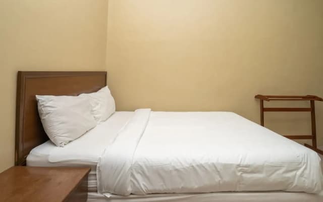 OYO 90576 Holiday Dive Inn - photo 2