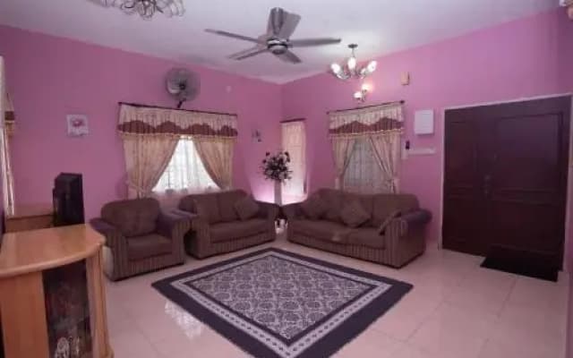 Umaira Meru Raya Homestay - photo 4