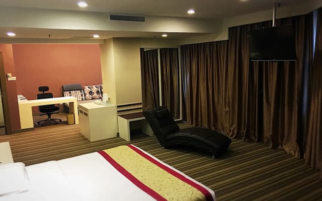 Hotel Capital - photo 2