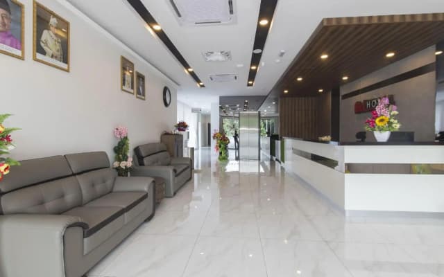 B&L Hotel by Oyo Rooms - photo 2