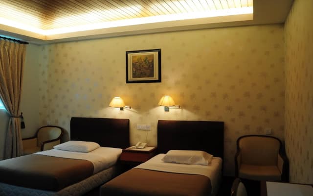 D Eastern Hotel - photo 4