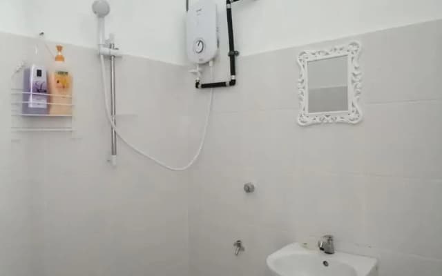 Beautiful Double Room With Ac in Kuching Center - photo 5