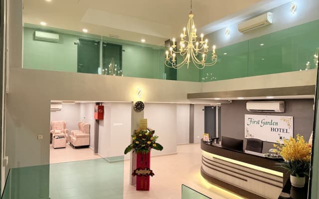Capital O 91281 Hotel First Garden By Kr Cosmos - photo 2