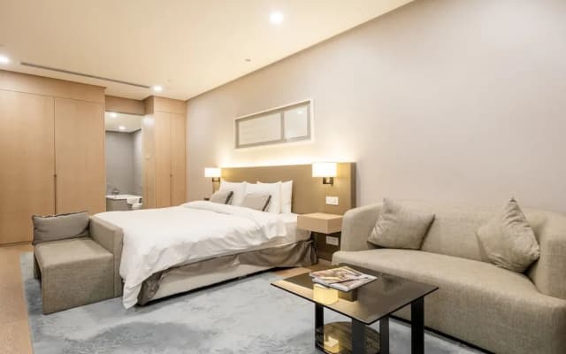 188 Suites by NamaStay - photo 5