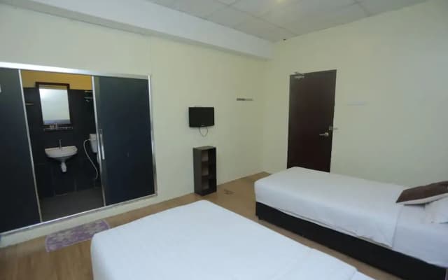 JAM Hotel Kota Warisan Near ERL Salak Tinggi Sepang - photo 2