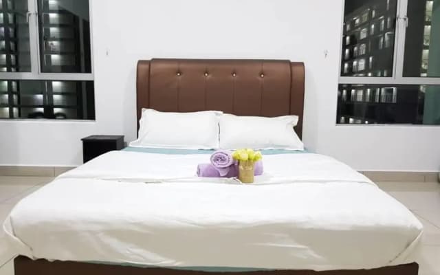 OYO Home 90418 Suriamas Suites Condominium 1 - photo 3