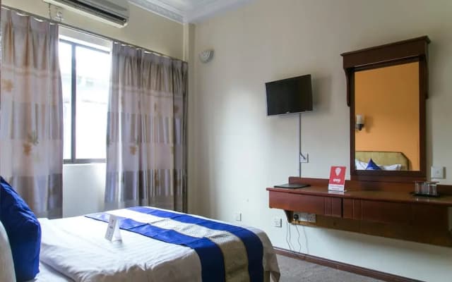 B Hotel - photo 2