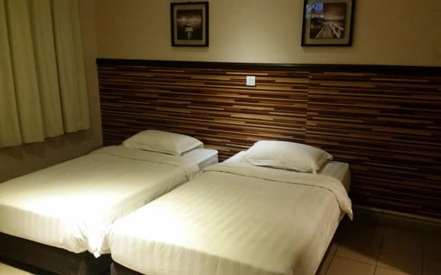 Hotel Iskandar - photo 2