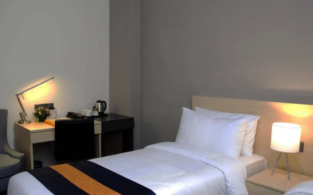 Pacific Express Hotel Central Market - photo 2