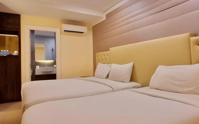 Ritzton Hotel - photo 3