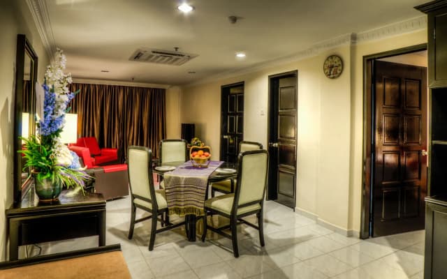 Leisure Cove Hotel & Apartments - photo 2